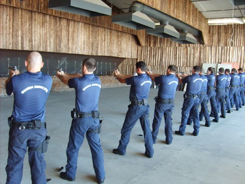 Quinze guardas municipais de Tubarão já estão habilitados a usar armas. Eles realizaram o treinamento há quatro meses.