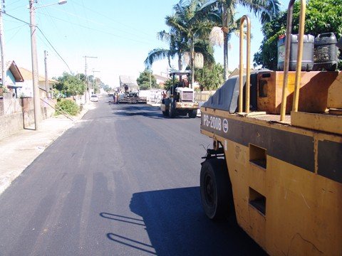mais-uma-rua-esta-pronta-1 Recuperação da rua a Guilherme Willemann, uma das principais vias do bairro Passagem, foi finalizada nesta sexta-feira.