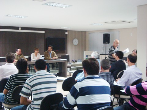 Durante a palestra, os participantes receberam informações de âmbito profissional e familiar.