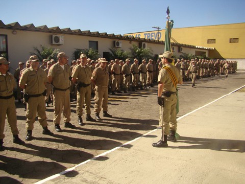 Solenidade foi marcada por homenagens aos policiais militares.