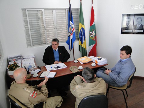 O anúncio oficial da data da abertura dos envelopes foi feito ontem pelo secretário Haroldo de Oliveira Silva.