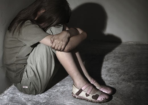 Homens são acusados de estuprar as filhas