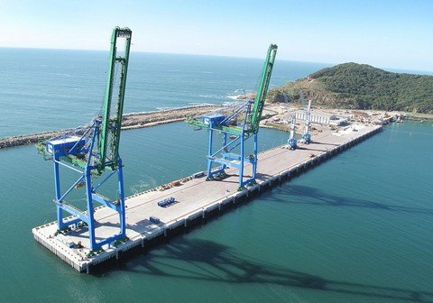 porto-aponta-para-amplo-crescimento-1 O Porto de Imbituba é consolidado como um operador de granéis sólidos e contêineres. A expansão é fundamental para o desenvolvimento de toda a região sul de Santa Catarina