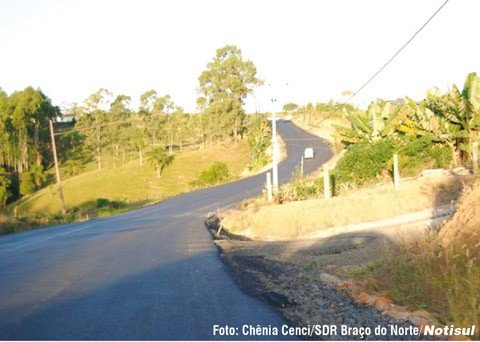 1a-etapa-termina-em-90-dias-1 Desde o ano passado com a obra em andamento, o agronegócio na microrregião de Pinheiral foi ainda mais impulsionado. O número de indústrias instaladas no local passou de 17, em 2010, para 25. Juntas, estas empresas geram quase dois mil postos de trabalho