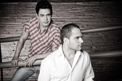 um-fim-de-semana-para-ficar-na-historia-1 Dupla sertaneja apresenta-se neste domingo, às 23 horas, na arena de shows da praça da bandeira - Foto:Divulgação/Notisul