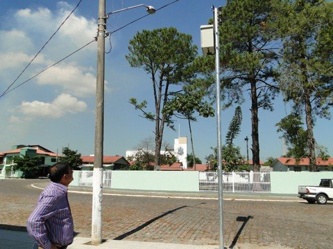 cameras-serao-instaladas-em-breve-1 O prefeito Luiz Carlos Brunel Alves acompanhou os trabalhos nesta sexta-feira - Foto:Prefeitura de Capivari de Baixo/Notisul