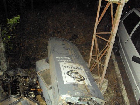 uma-morte-e-outra-vitima-em-estado-grave-1 Com a colisão do Golf, a lombada eletrônica, sustentada por uma base de concreto, ficou totalmente destruída. Motorista está na UTI.