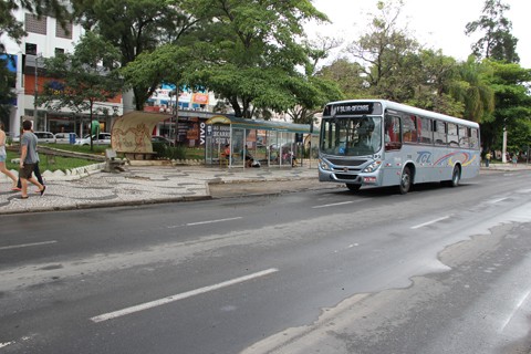 As empresas de ônibus que operam hoje em Tubarão, prestam o serviço desde a década de 80.