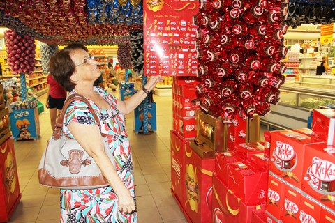 Liana Berger já começou a pesquisa de preços para comprar ovos de chocolate para toda a família.