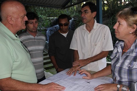 Dona Dila mostrou o levantamento de 2009, feito pela Faepesul. O prefeito Olavio Falchetti ordenou a atualização do documento para planejar os próximos passos