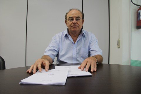 se-tiver-divida-pago-do-bolso-1 Vânio distribuiu um relatório no qual discrimina todas as despesas empenhadas e todas as obras os serviços programados, mas não executados até o fim de sua gestão