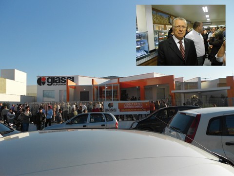 Novas instalações do Giassi Supermercado em Tubarão são amplas e modernas. O fundador e diretor-presidente da rede, Zefiro Giassi, enalteceu o crescimento da marca e o orgulho de investir ainda mais em Tubarão. A loja funcionará de segunda-feira a sábado
