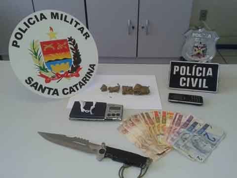 As drogas estavam com um adolescente  - Foto:Polícia Civil de Braço do Norte/Divulgação/Notisul