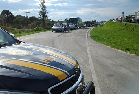 Policiais rodoviários federais intensificaram a fiscalização na região. Foto: Polícia Rodoviária Federal de Laguna/Divulgação/Notisul