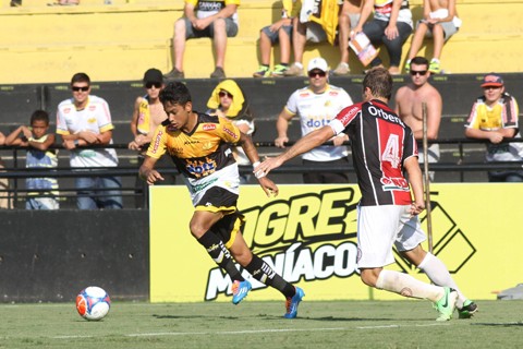 Equipes marcaram muito em partida disputada no Heriberto Hülse  -  Foto:Fernando Ribeiro/Criciúma E.C./Divulgação/Notisul