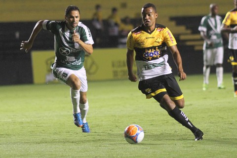 João Vitor arranca com a bola e deixa o adversário para traz   -  Foto:Fernando Ribeiro/Criciúma EC/Divulgação/Notisul