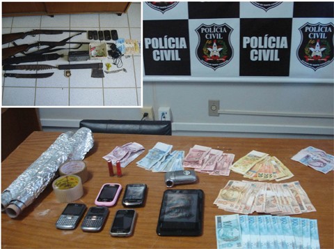 As drogas, armas, munições e dinheiro foram encontrados em duas casas na cidade de Imaruí   -  Fotos:Polícia Civil de Imaruí/Divulgação/Notisul