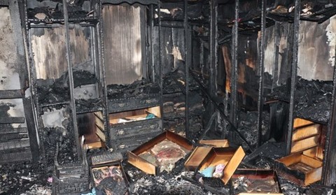 Um quarto e o banheiro da casa ficaram totalmente destruídos pelas chamas   - Foto:Sul In Foco/Divulgação/Notisul