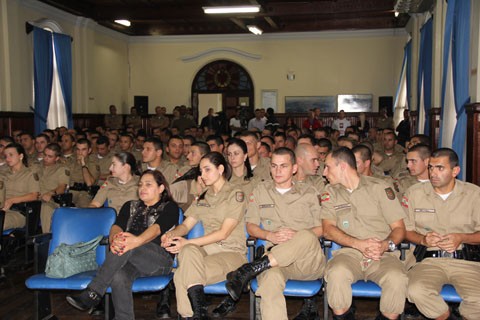 Os 81 policiais militares realizaram um curso de nove meses no Centro de Formação e Aperfeiçoamento de Praças, em Florianópolis
