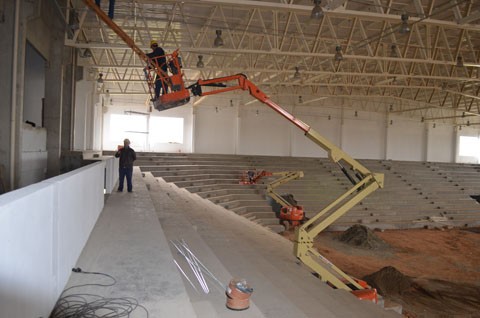 Operários intensificam os trabalhos na Arena Multiuso  -  Foto:Amanda Menger/Prefeitura de Tubarão/Divulgação/Notisul