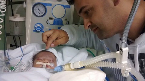 Os pais revezam no hospital para ficar ao lado da criança  - Foto:Arquivo pessoal/Divulgação/Notisul