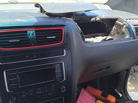 A droga estava escondida no lugar do airbag   - Foto:Polícia Militar/Divulgação/Notisul
