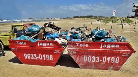 Os principais materiais encontrados foram latas, garrafas, caixas e redes de pesca e sacolas plásticas  -   Foto:João Baiuka/Divulgação/Divulgação/Notisul