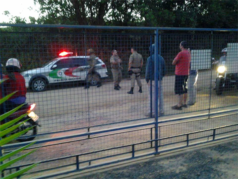 Os policiais conseguiram localizar o carro furtado e deter os suspeitos   -  Foto:Portal Amurel/Divulgação/Notisul