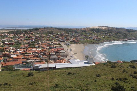 relatorio-aponta-tres-locais-inadequados-1 A Prainha do Farol de Santa Marta é indicada como imprópria na maioria dos relatórios da Fatma - Foto:Elvis Palma/Divulgação/Notisul