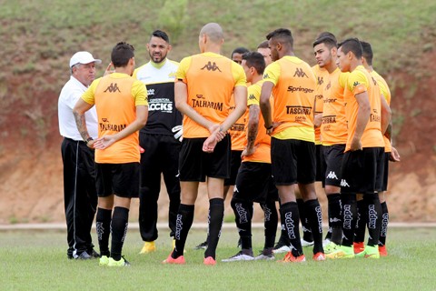  Técnico do Tigre, Roberto Cavalo comandou o último treino antes da partida contra o JEC, neste sábado  -  Foto:Fernando Ribeiro/Criciuma E.C./Divulgação/Notisul