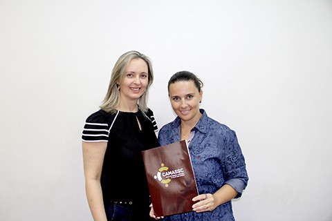 Luciana Pacheco (E) e Niákara Cascaes  coordenam a Câmara de Mediação e Arbitragem em Tubarão  - Foto:Jailson Vieira/Notisul