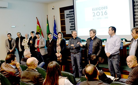 Ponticelli recebe apoio de lideranças estaduais, como do deputado José Nei Ascari (D). - Foto: Kélen Bardini/Divulgação/Notisul.