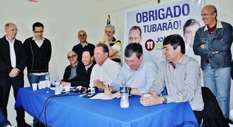 proximos-passos-sao-detalhados-1 Coletiva encabeçada pelo prefeito eleito Joares Ponticelli serviu para definir os próximos passos pós-pleito - Fotos: Priscila Loch/Notisul