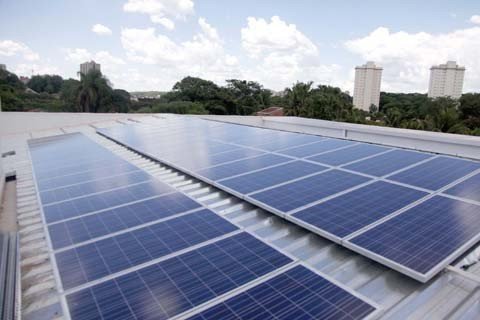 residencias-terao-desconto-de-ate-60-1 Futuro da energia elétrica será o uso dos painéis solares ou dos aerogeradores - Foto:Procel/Divulgação/Notisul