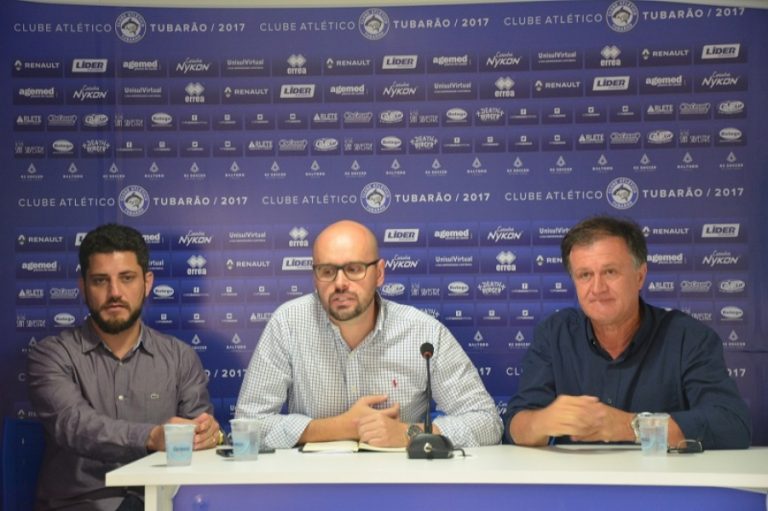 Atlético Tubarão anuncia novo técnico em coletiva