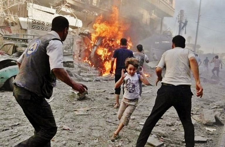 Bombardeio da coalizão mata ao menos 15 civis em Al Raqqa, na Síria