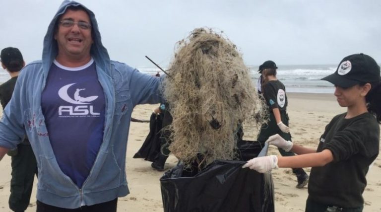 Plástico é o lixo mais encontrado na Praia do Mar Grosso