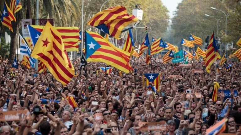 Parlamento da Catalunha aprova resolução para declarar independência