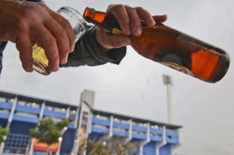 Deputados aprovam liberação de venda e consumo de cerveja em estádios em SC
