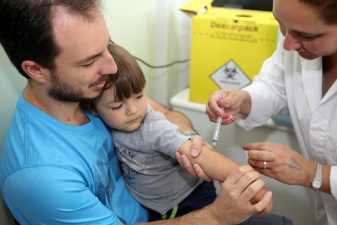 Expectativa era vacinar 12,6 milhões de crianças em todo o país, mas até o momento a imunização atingiu apenas 67,7% desse total - Cesar Brustolin/SMCS