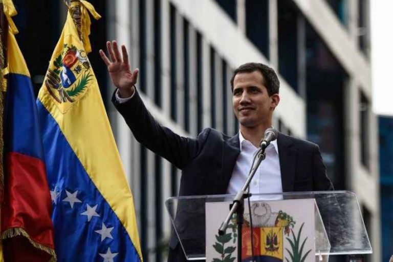 Brasil, EUA, Colômbia, Peru e Canadá reconhecem Guaidó como presidente da Venezuela