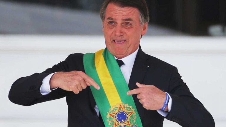 Por segurança, Bolsonaro usou colete à prova de balas em cerimônia