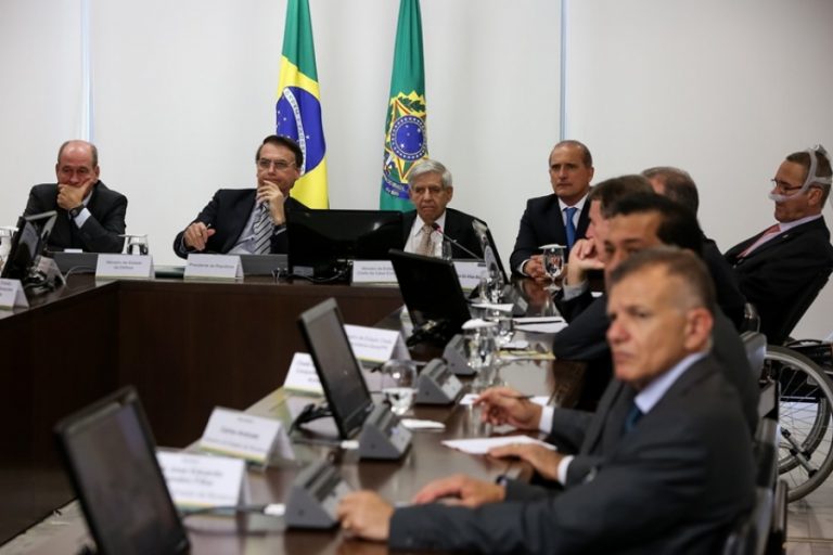 Bolsonaro reúne primeiro escalão para debater crise na Venezuela