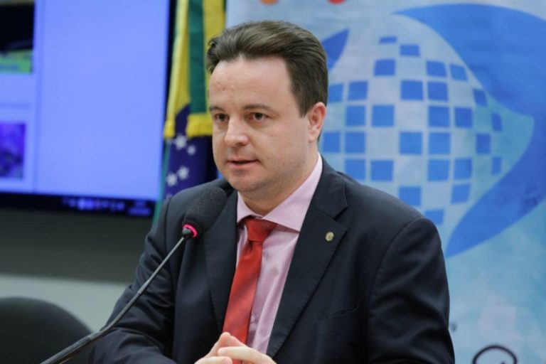 Deputado de Joinville abre mão de auxílio-mudança e destina verba a entidades de SC