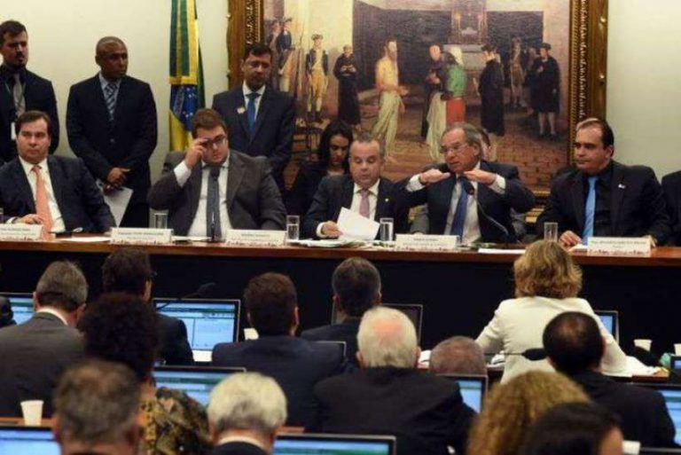 Governo aposta que Previdência estará na comissão especial próxima semana