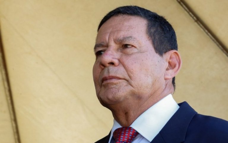 Vice Hamilton Mourão diz que ‘conta’ irá para as Forças Armadas se governo ‘errar demais’