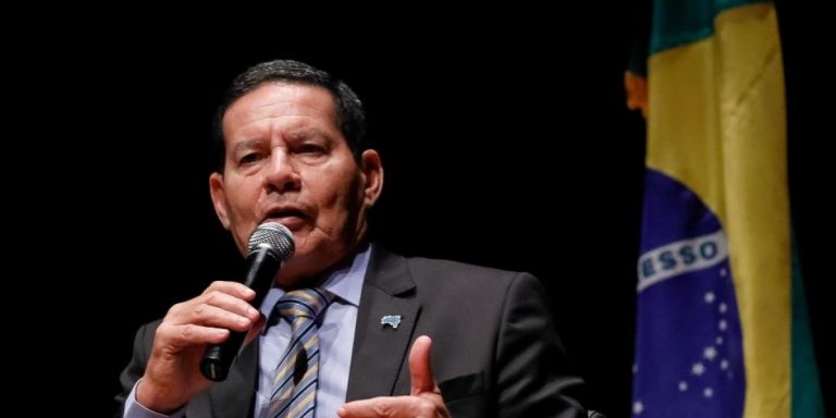 Vídeo em defesa do golpe militar foi decisão do Bolsonaro, diz Mourão