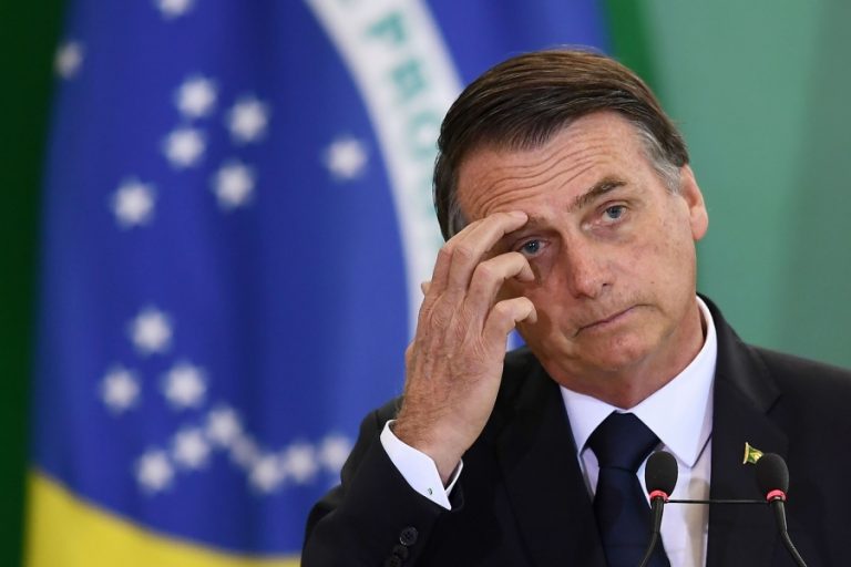 Bolsonaro sanciona projeto de anistia de multas a partidos