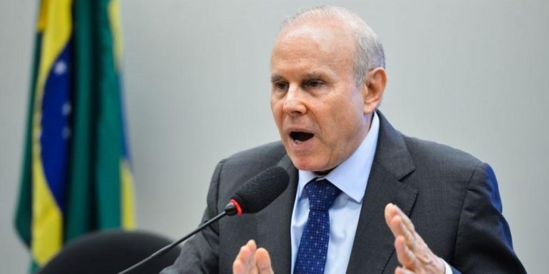 Mantega virá réu por fraudes de R$ 8 bilhões no BNDES