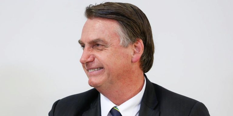 Ninguém é obrigado a ficar como ministro meu, diz Bolsonaro sobre Guedes